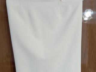 Fusta dama de la " K itte " Made in ITALY Pret: 480 Lei.