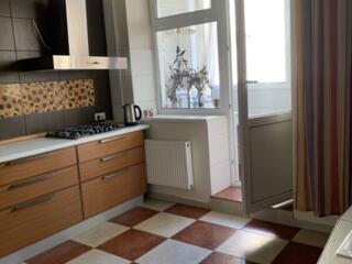 Аренда просторной двухкомнатной квартиры возле парка Победы, 68квм