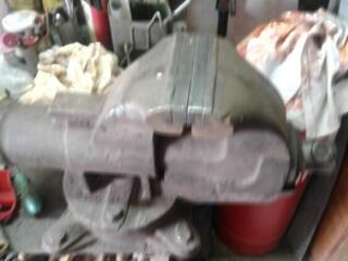 Тиски большие