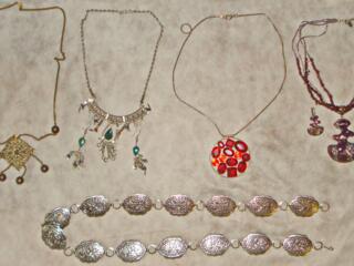 Цепочки бусы броши кольца кулоны серьги янтарь запонки