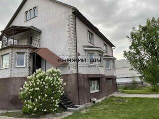 Пропонується до продажу 3-х поверховий будинок в смт Погреби ...