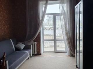 В продаже уютная и светлая комната в коммунальной квартире, ...