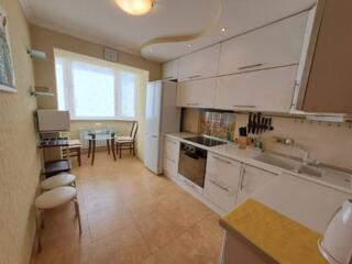 В продаже двухкомнатная квартира в самом центре Суворовского района. .