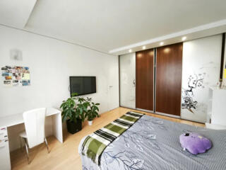 Продаётся двухкомнатная квартира. Дарницкий район, улица Драгоманова, 