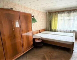 Продаётся двухкомнатная квартира. Святошинский район, улица Академика 