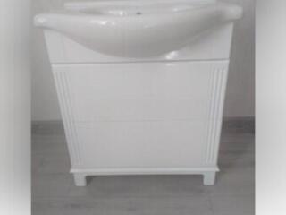 Новый шкаф с умывальником