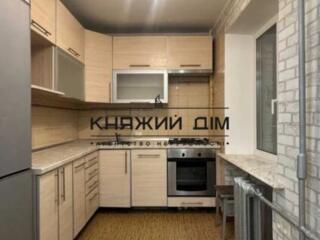 Продаж 3-кімнатної квартири з ремонтом на Виноградарі. Перехрестя пр. 