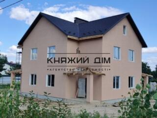 Продаётся дом в Гореничах, на 2 входа. Общая площадь 260 кв.м. плюс ..