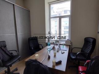 Продаж офісного приміщення Шевченківському районі по вул. ...