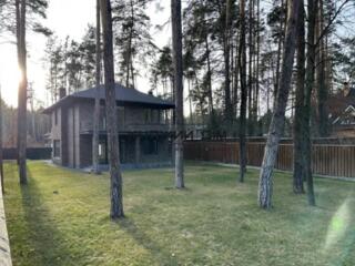 Продається розкішний двоповерховий котедж у престижному котеджному ...