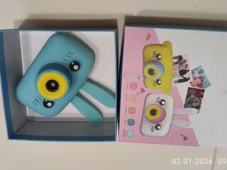 Продам фотоаппарат зайчик, голубой 140 р + флешка на 32 qb-60 р.