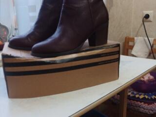 Продам полусапожки весна--осень темно коричневые Размер 38
