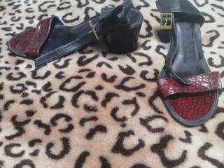 Продам Женские Босоножки