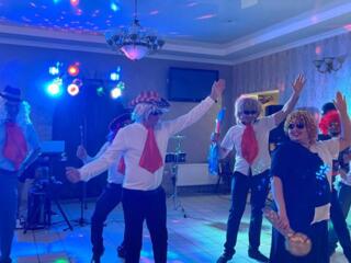 Ведущая, музыканты