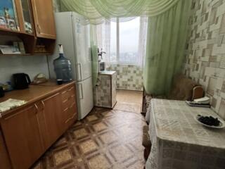 Торг! Продается большая 3-шка возле ресторана «Виктория»