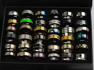 Кольца из нержавеющей стали, разных видов и размеров.