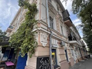 Предлагается к продаже комната в коммунальной квартире в центре ...