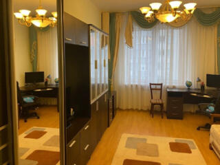 Сдаётся трёхкомнатная квартира. Дарницкий район, улица ...