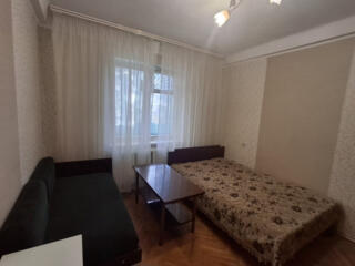 Продаётся двухкомнатная квартира. Днепровский район, улица ...