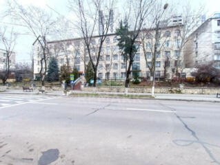 Spațiu de 100mp. pe str. Florilor compartimentat în 2 încaperi și ...