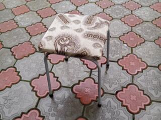 Столы и табуреты