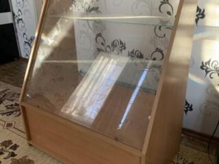 Продаю 3 стеклянные витрины!