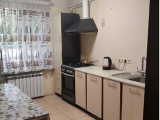 Продам просторную, светлую трехкомнатную квартиру в Лузановке. Общей .