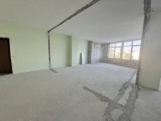 Предлагается к продаже квартира в Аркадии в состоянии от строителей. .