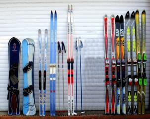 Горные, беговые лыжи, сноуборды. Коньки фигурные мужские.