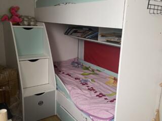 Детская двухъярусная кровать и стол для двоих 4000р
