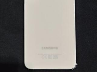 Продается телефон идеальное состояние