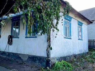 Півбудинку на Шевченка біля річки. Усі комунікації. 5 соток.