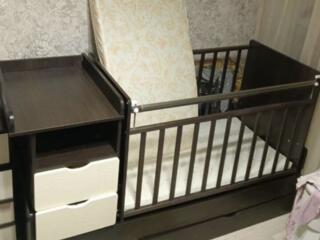 Продам кроватку с маятником (+ комод с пеленальным столиком)