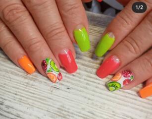 Мастер маникюра.