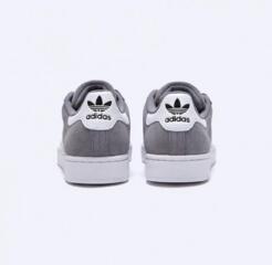 Продам кроссовки полностью новые Адидас 1200 торг уместен