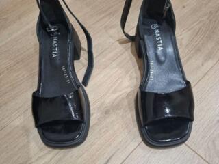 Лаковые туфли