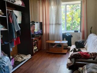 Предлагается к продаже комната в коммунальной квартире на 1-й станции 