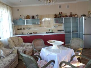 Продам двухэтажный дом из красного кирпича, общей площадью 425 м². ...