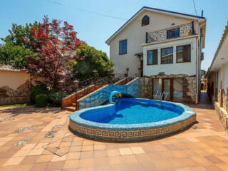 Предлагается к продаже двухэтажный дом на Даче Ковалевского, общей ...