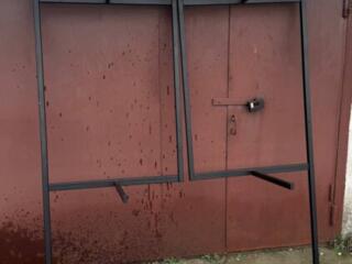 Настенные стеллажи для одежды