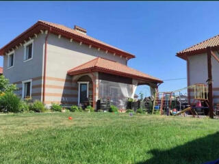 Продам двухэтажный дом 180 кв. м., Лески.