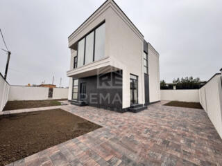 Vânzare casă în stil modern amplasată Poiana Domnească, la căteva ...