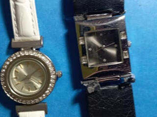 Ceas dama CUARTZ= 2 buc: 540. lei.