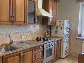 Продается 4-комнатная на Черемушках, ул. Бреуса