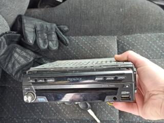 Продам автомагнитолу с выдвижным экраном.