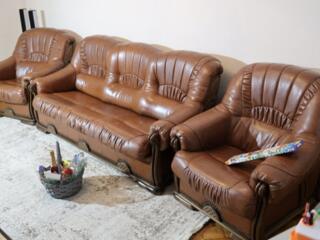 Vând set de mobilă din piele ECO (canapea +2 fotolii)