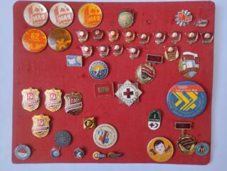 6 планшетов со значками.