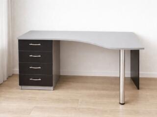 Продам угловой компьютерный стол. Состояние отличное.