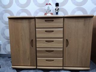 Продам комод деревянный (Германия)Длина: 1,15. Ширина: 40смм. Высота: 78см