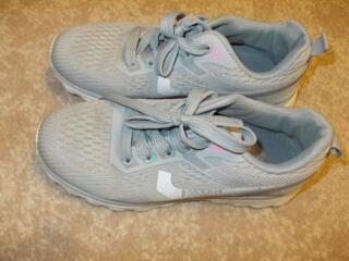 Кроссовки для девочки